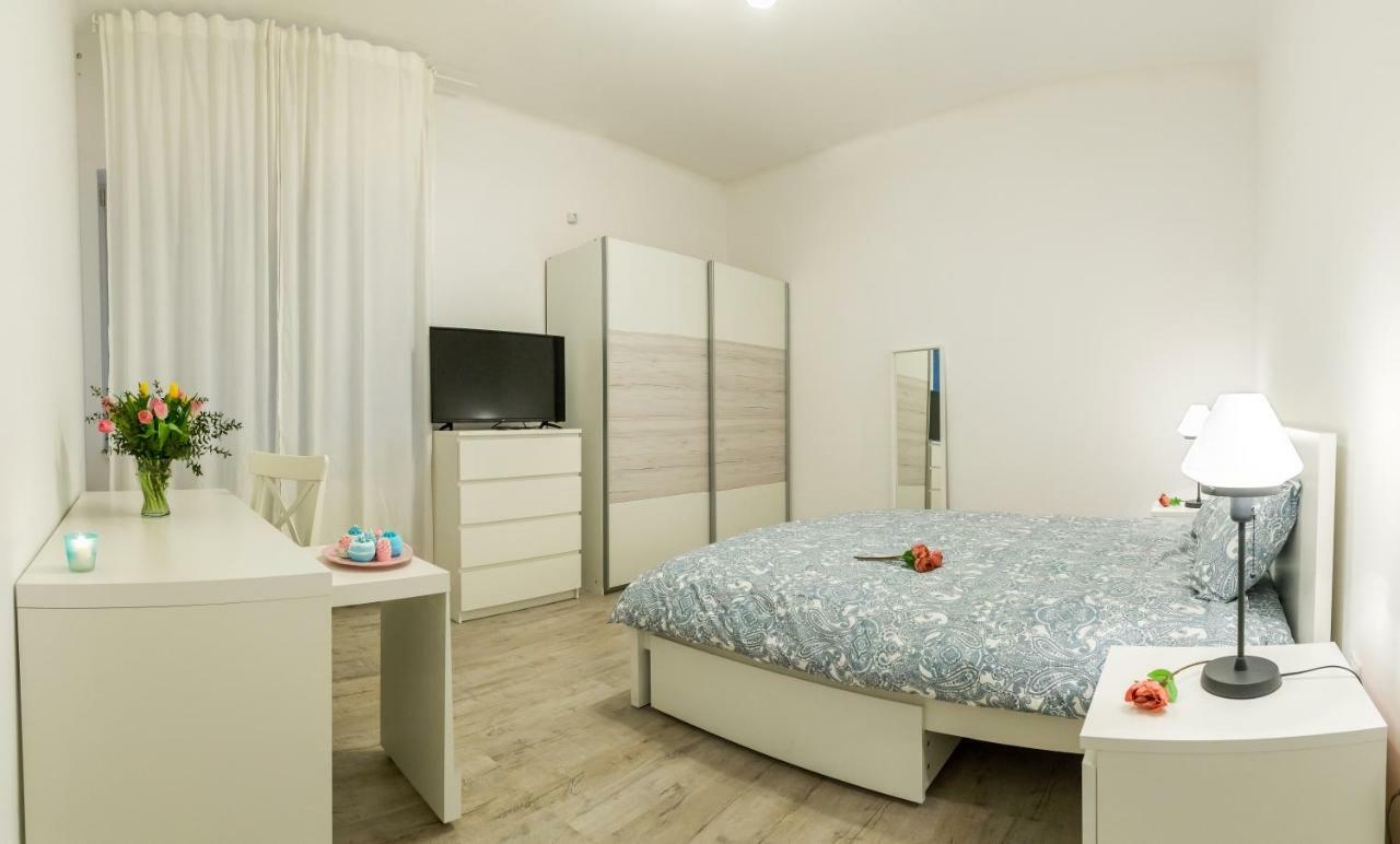 White Nights Of Old Town Bucharest Apartment Bagian luar foto