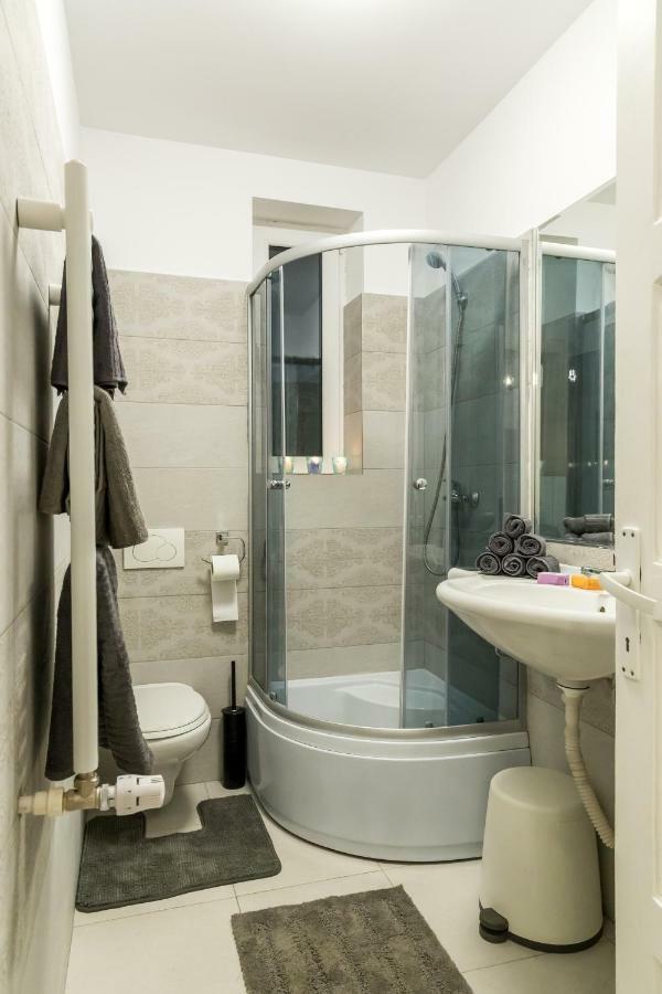 White Nights Of Old Town Bucharest Apartment Bagian luar foto