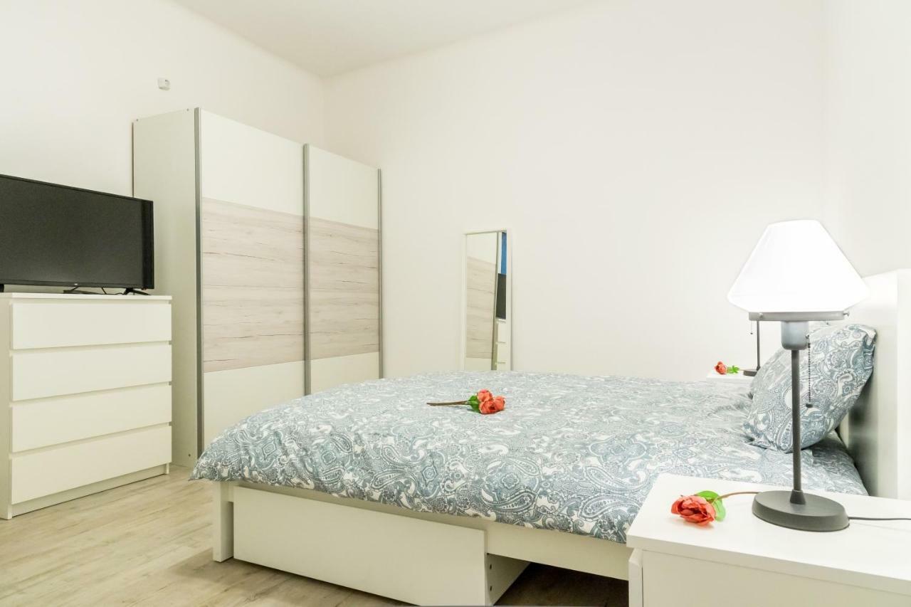White Nights Of Old Town Bucharest Apartment Bagian luar foto