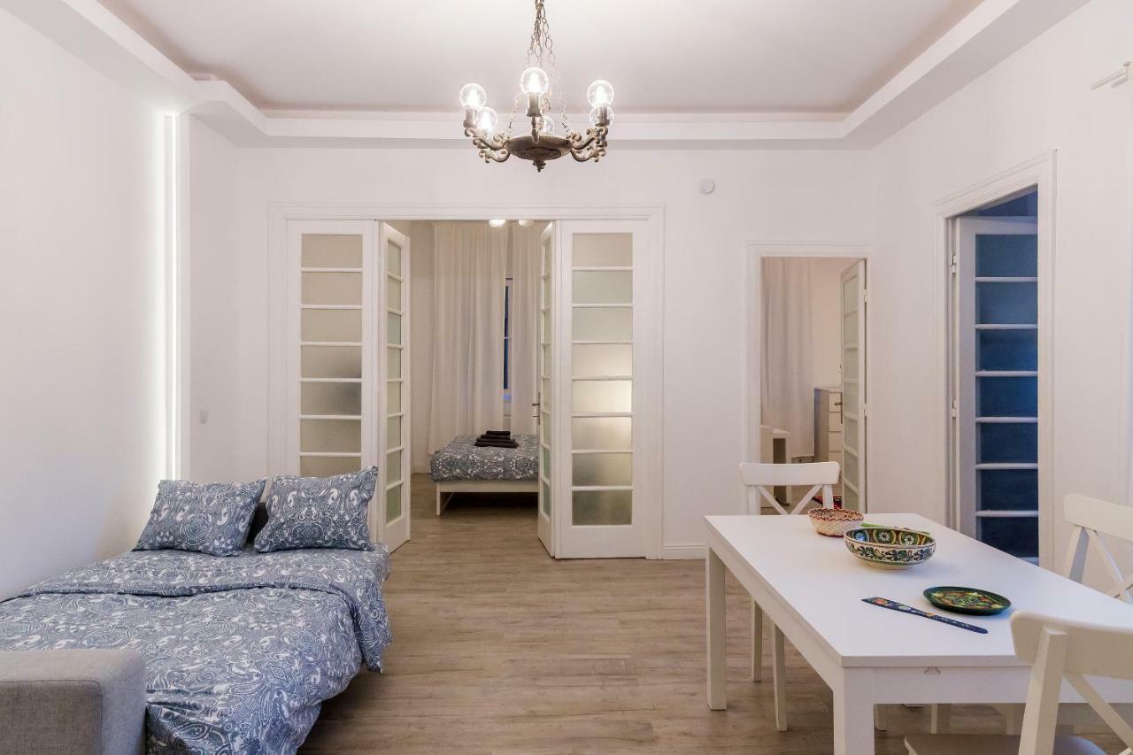White Nights Of Old Town Bucharest Apartment Bagian luar foto