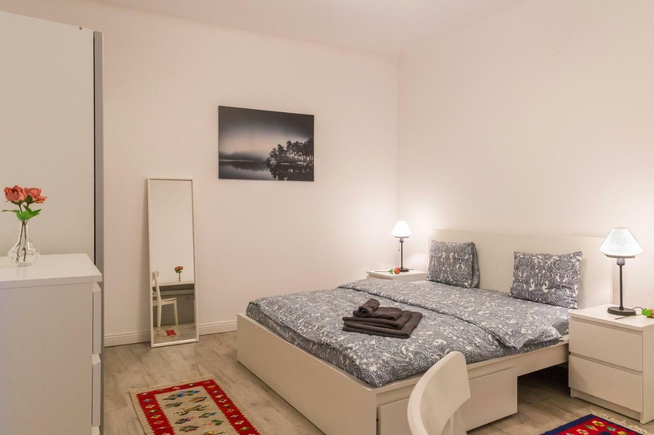 White Nights Of Old Town Bucharest Apartment Bagian luar foto